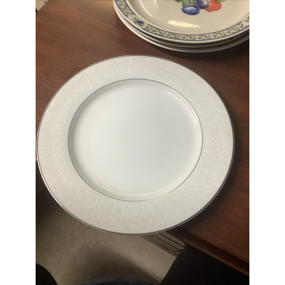 CROWN VICTORIA DINNER PLATE‎ LOVELACE